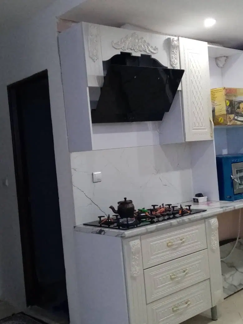 همخانه موجه، بدون حاشیه