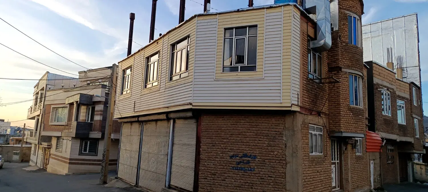 منزل مسکونی دو طبقه نزدیک بازار