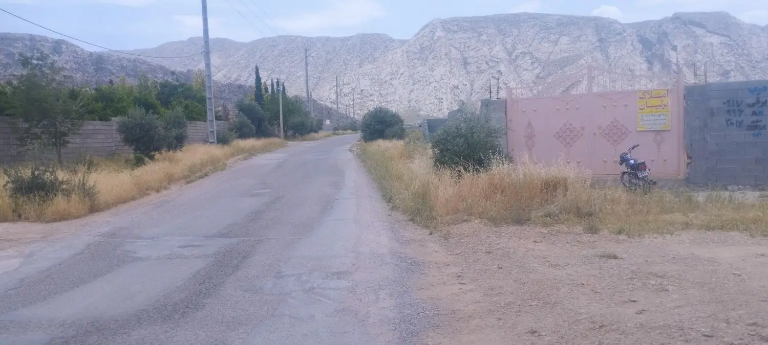 ملک بر جاده سر سه نبش واسه باغ .کارگاه. زرقان