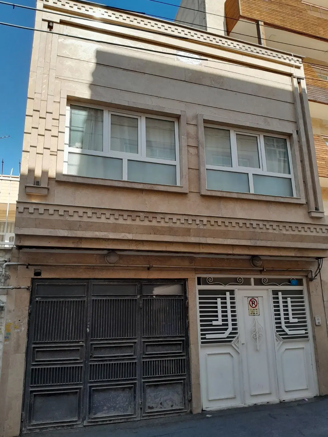 حیاط ویلایی چهاراه ابوریحان