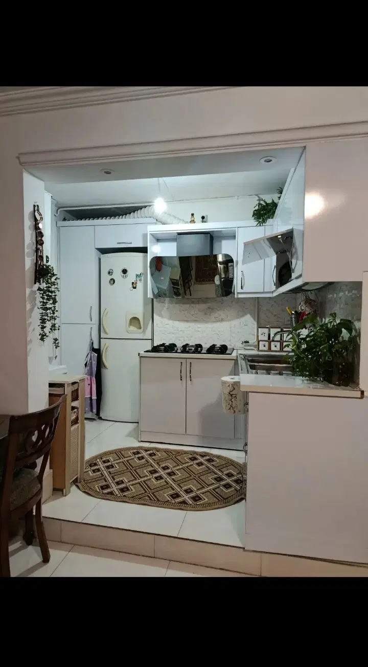 آپارتمان۸۵متری*طبقه اول*حاشیه ۲۰ متری نهضت
