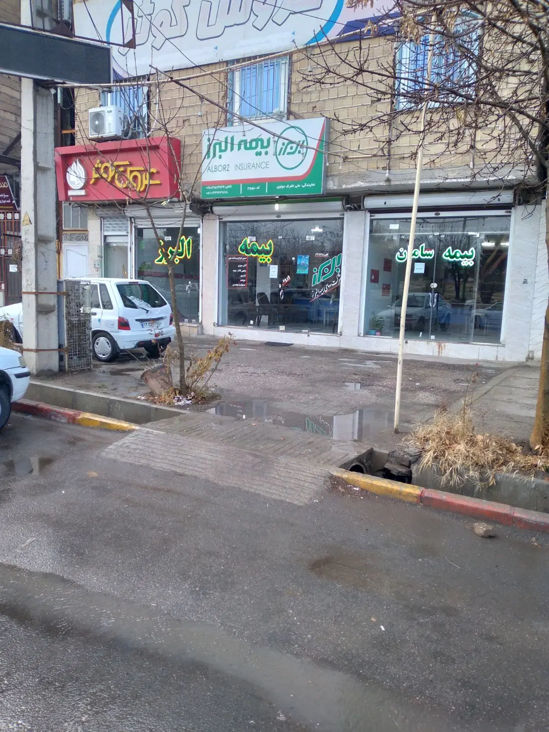 فروش استثنایی ۸۴ متر(سه دهنه مغازه میدان سیدالشهدا