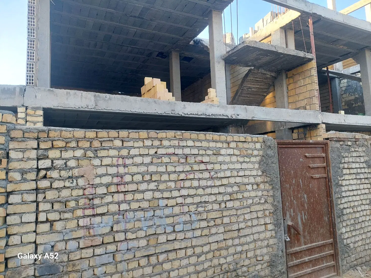 فروش فوری دوطبقه سقف وستون به علت بدهکاری چک