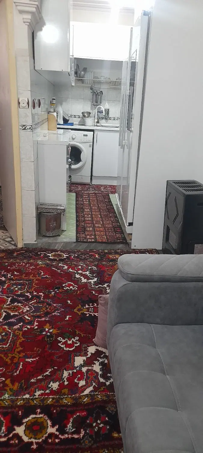یک باب خانه دو طبقه به فروش میرسد