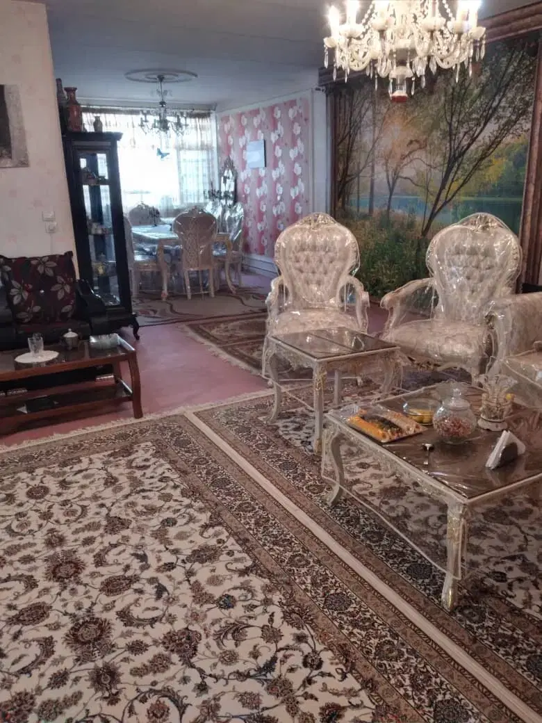 ویلایی زمین دو بر بلوارهوشیار گلشهر