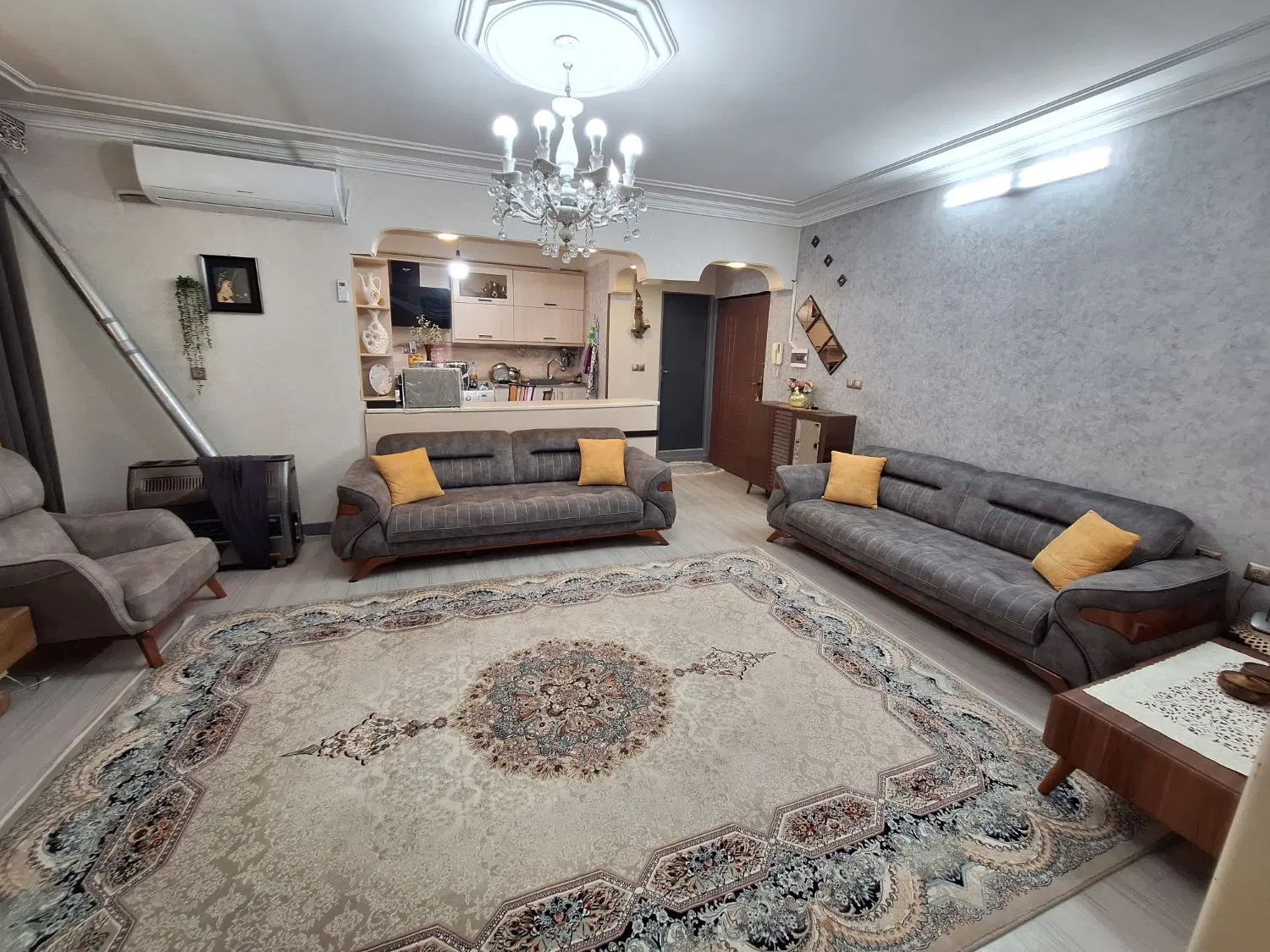 ۷۵ متری _ ۲۲بهمن جنوبی _ آسانسور دار_روبه نما