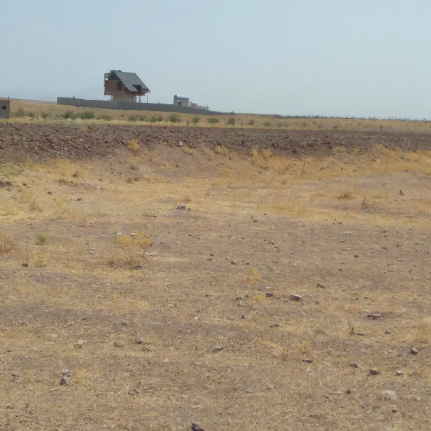 زمین ۹۰۰مترتا۲۷۰۰متر در زعفرانیه رشتقون