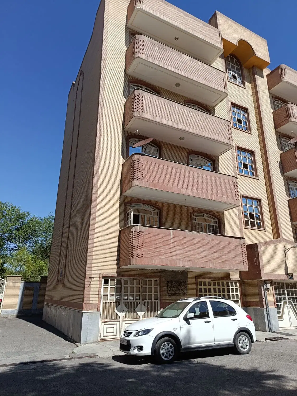 ۹۰متر آپارتمان آذربایجان حجتی گلریزان