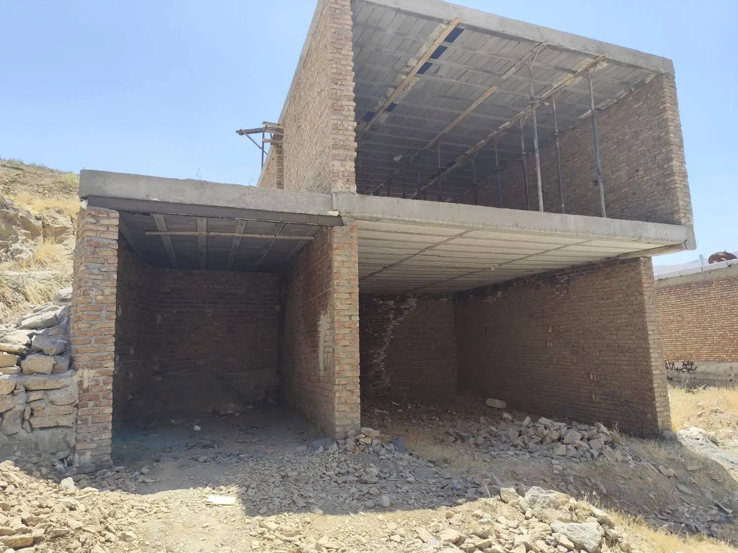 خانه نیمه کار ۱۰۵متری دهنه ۱۰ سه نبش