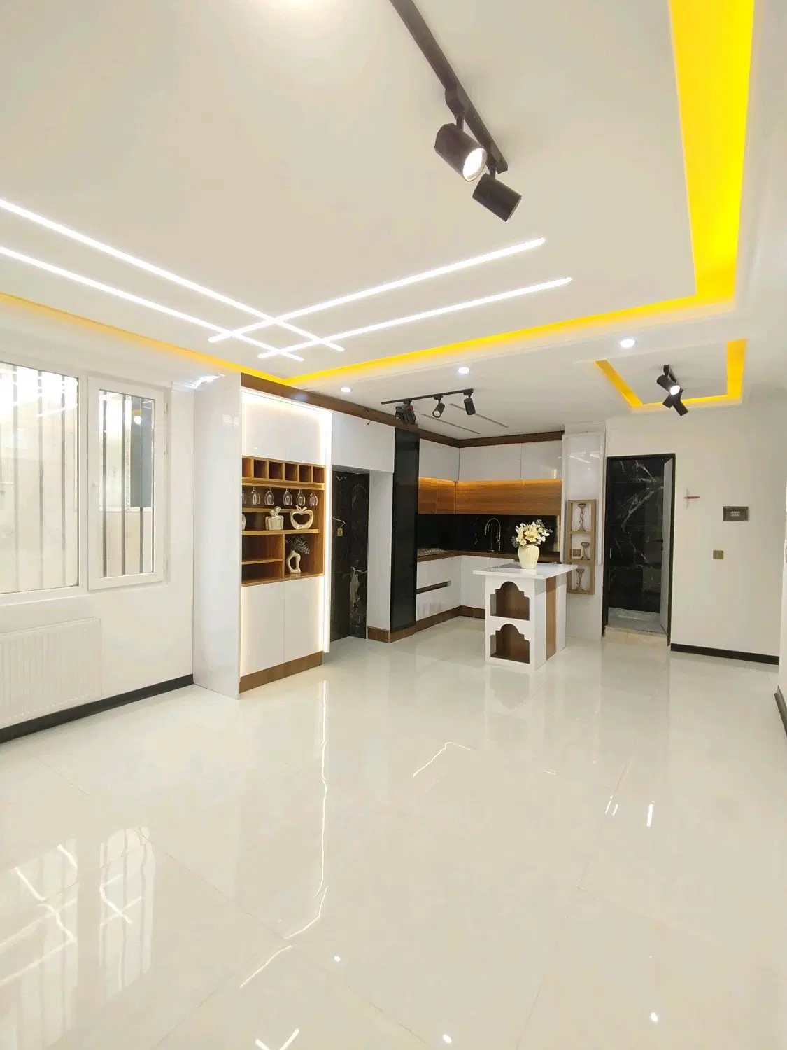 ۷۰متر(سندتکبرگ)پارکینگ+آسانسور+انباری