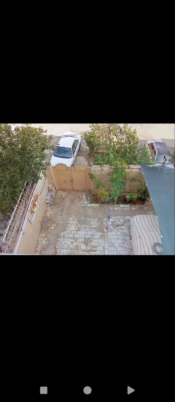 یک طبقه از سه طبقه زیباشهر سه خانواری