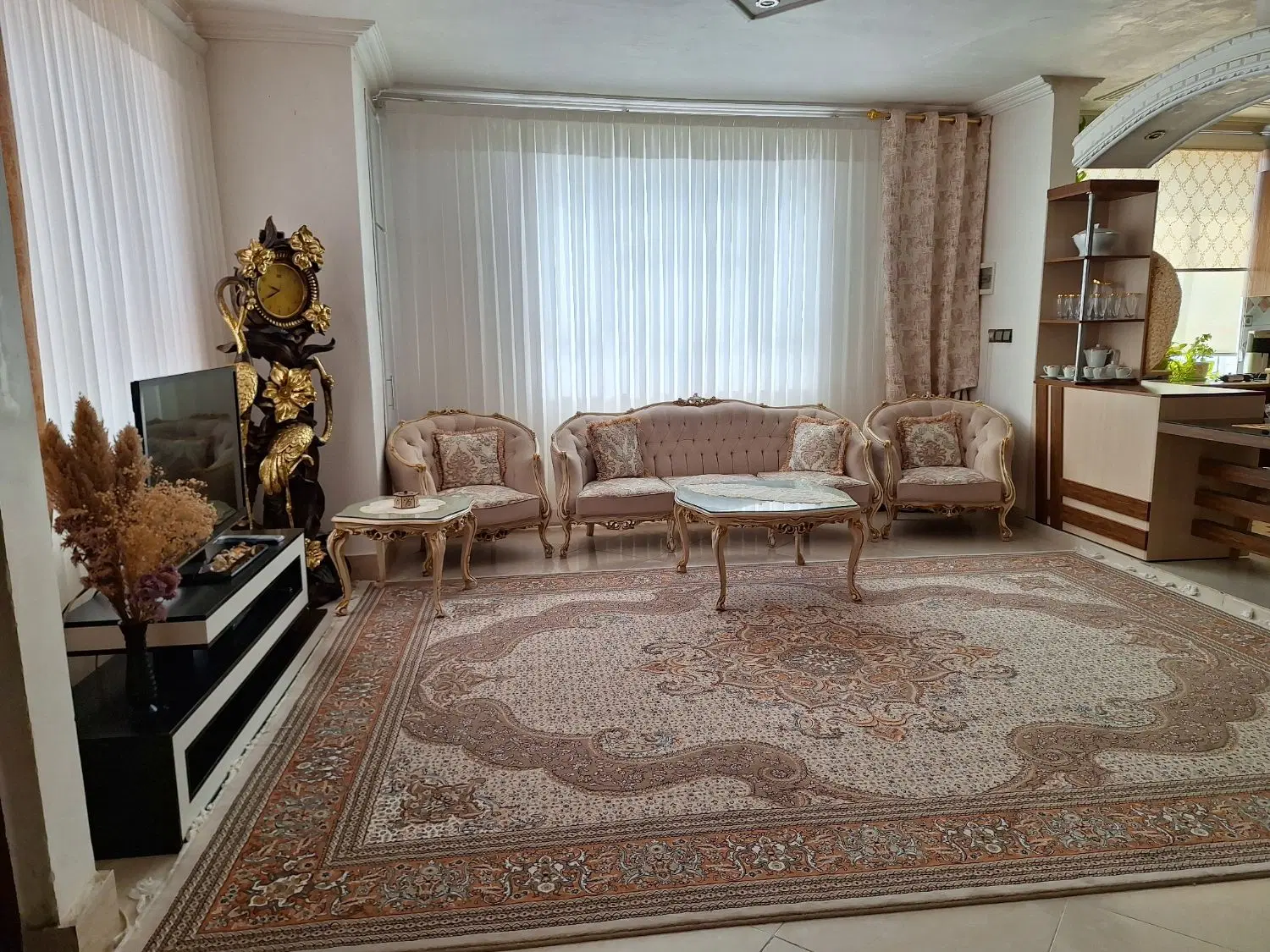 فروش آپارتمان ۳ طبقه ۲۳۰ متر