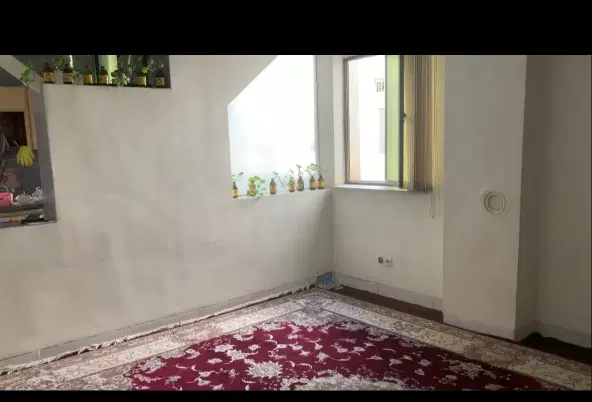 همخونه خانم می‌پذیرم