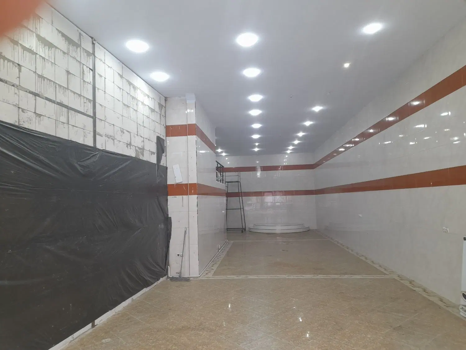 مغازه تجاری ۱۸۰متر فول امکانات