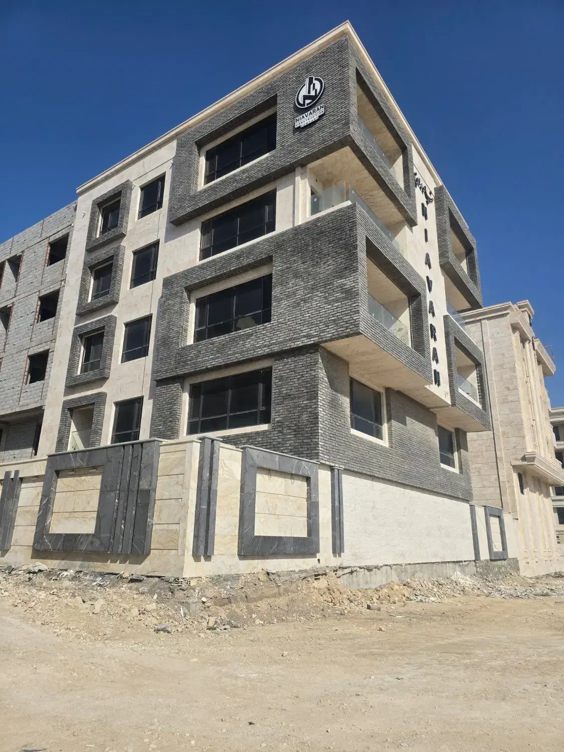 آپارتمان نوساز کلید نخورده شهرک گلستان