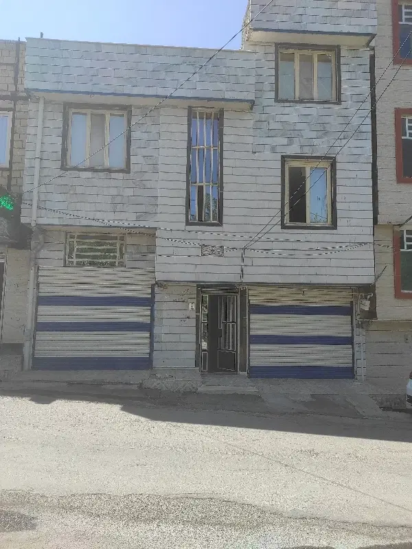 خانه مسکونی طبقه اول روبه روی  پارک