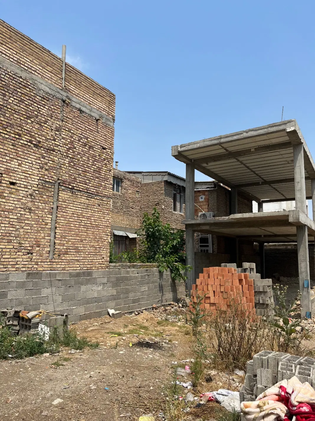زمین فروشی