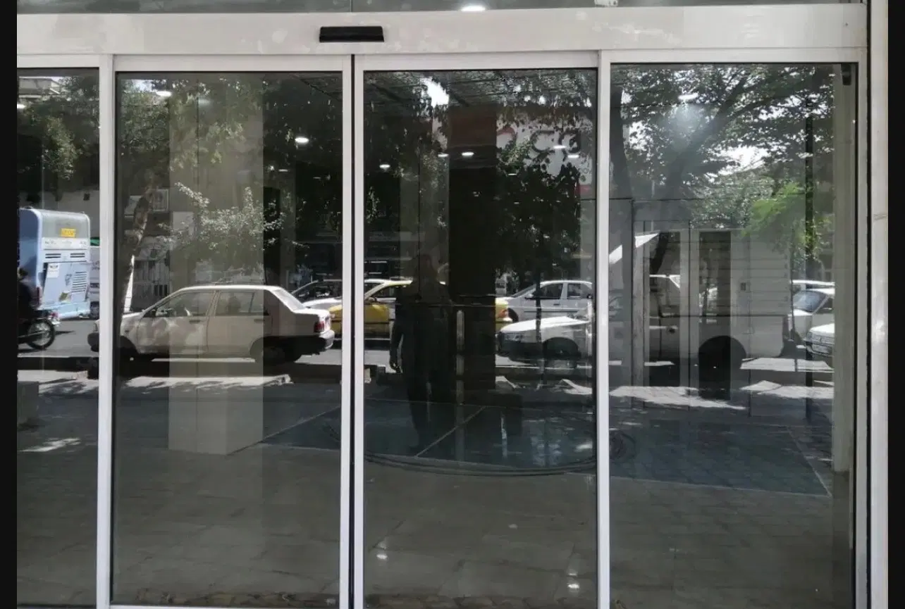 مغازه ۲۵۰ متری بر خیابان اصلی پوربیرک