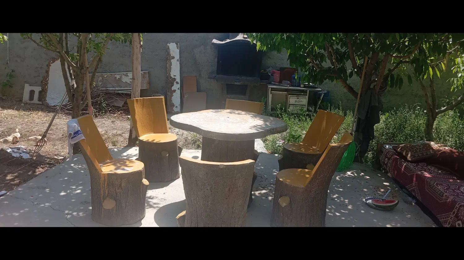 متراژ حدود 1100متر و130متربنا3خواب دارای استخر