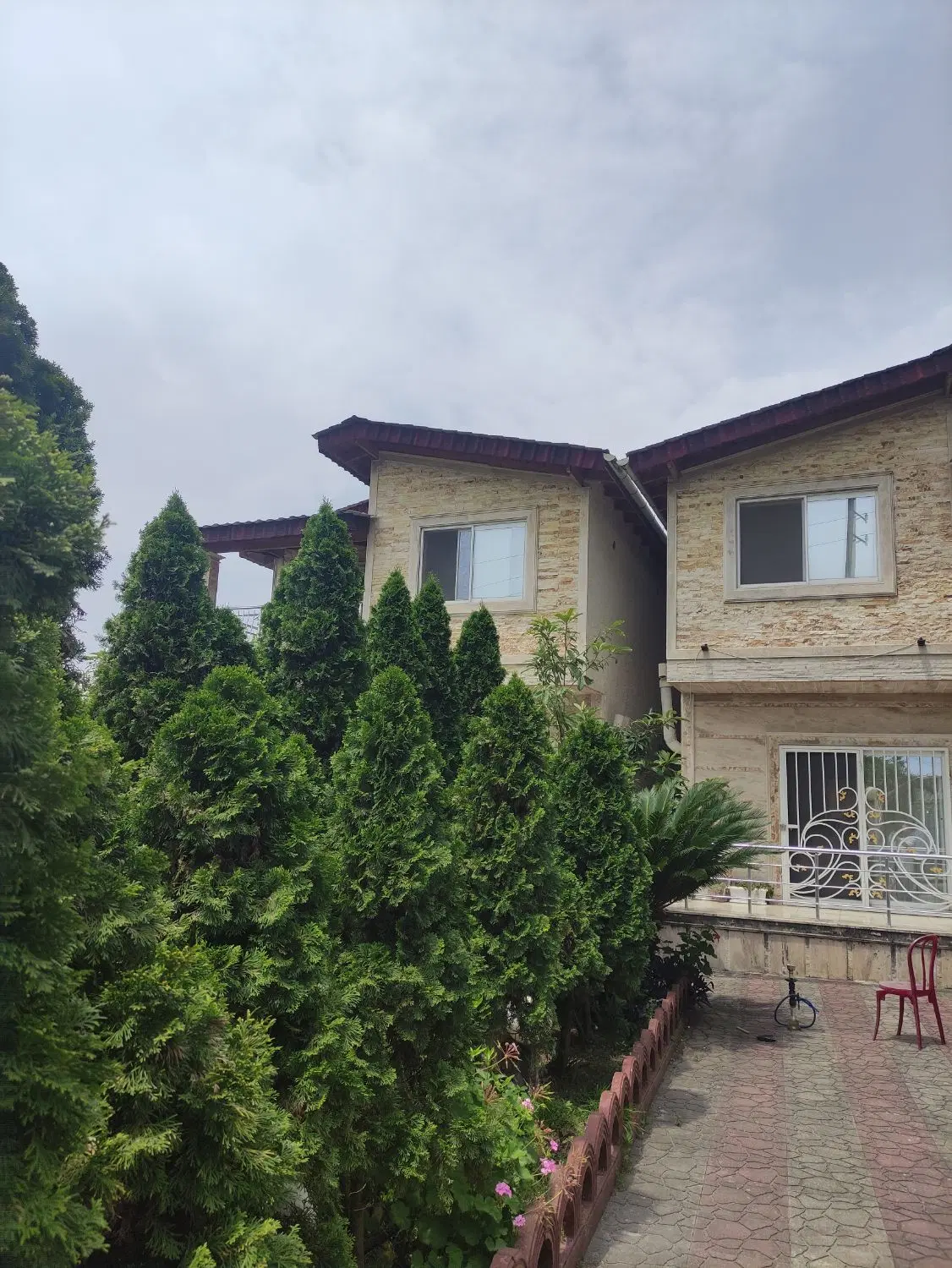 دو دستگاه ویلای سه خواب هر کدام 300متر زمین سنددار