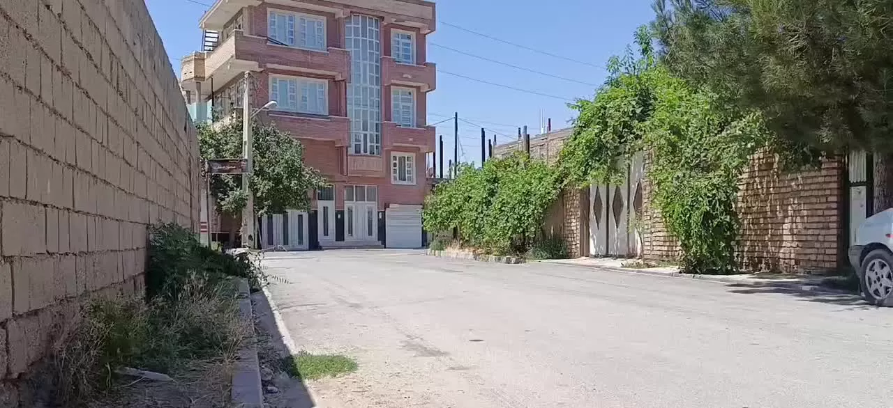 خانه کلنگی قابل نشیمن در روستای حیدر اباد
