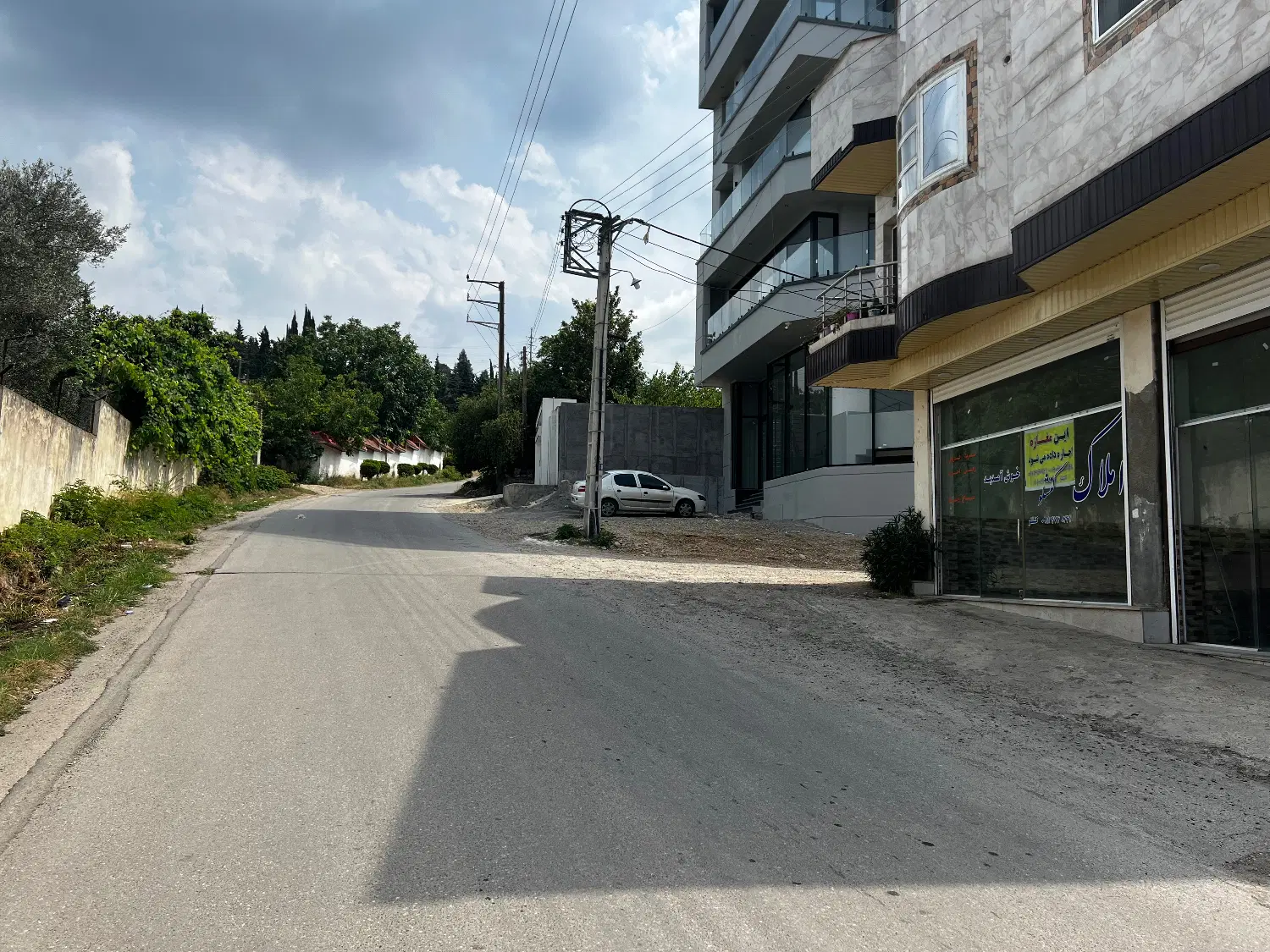 مغازه ۳۰ متری ویترین دار بر خیابان اصلی مهدشت ساری