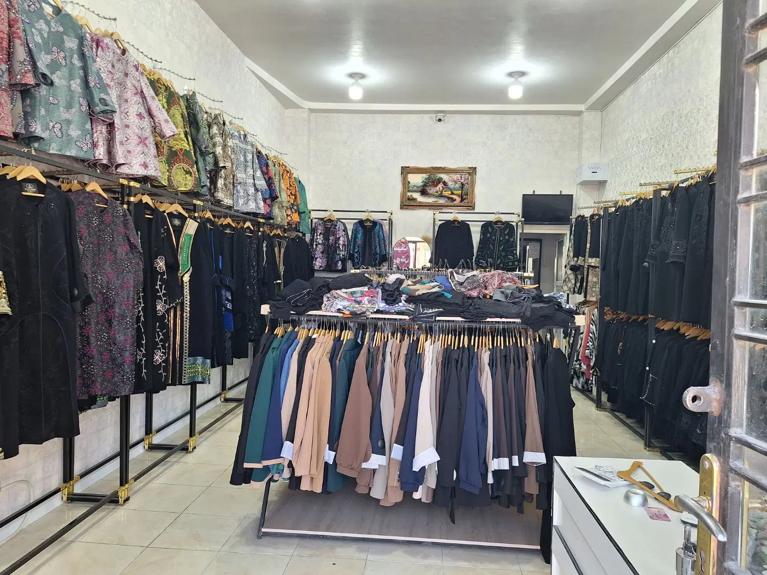 مغازه تجاری بر اصلی چالسرا