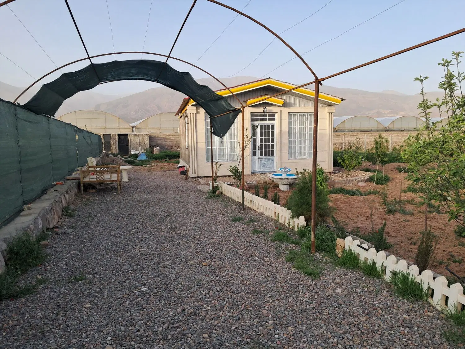 باغ فروشی. روستای دشت