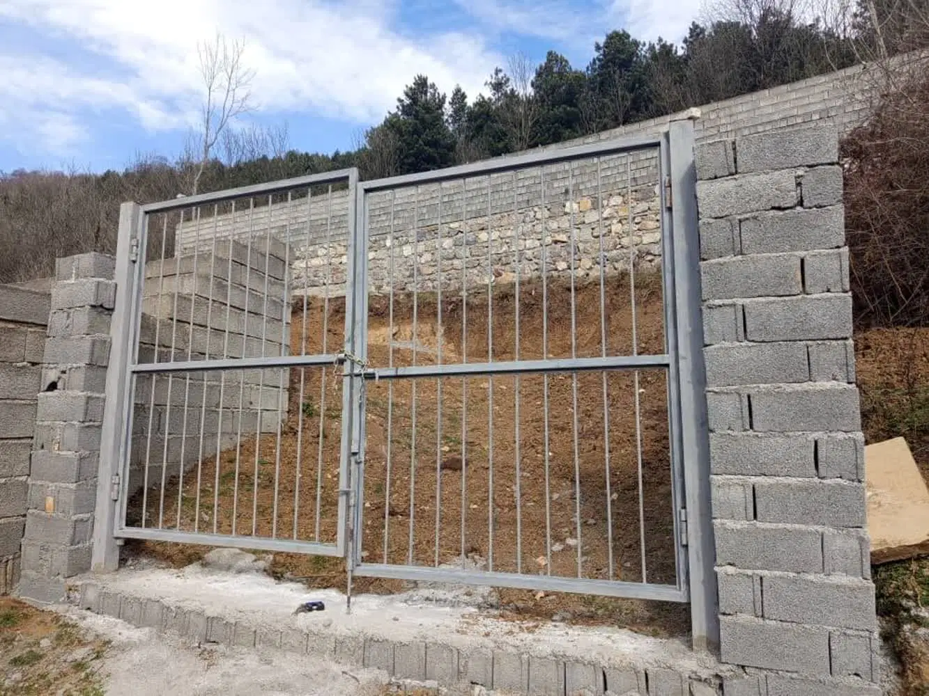 زمین مسکونی چهاردیواری فروشی