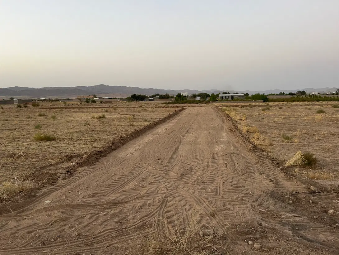 ۱۰۰ متر زمین میدان ناسیونال