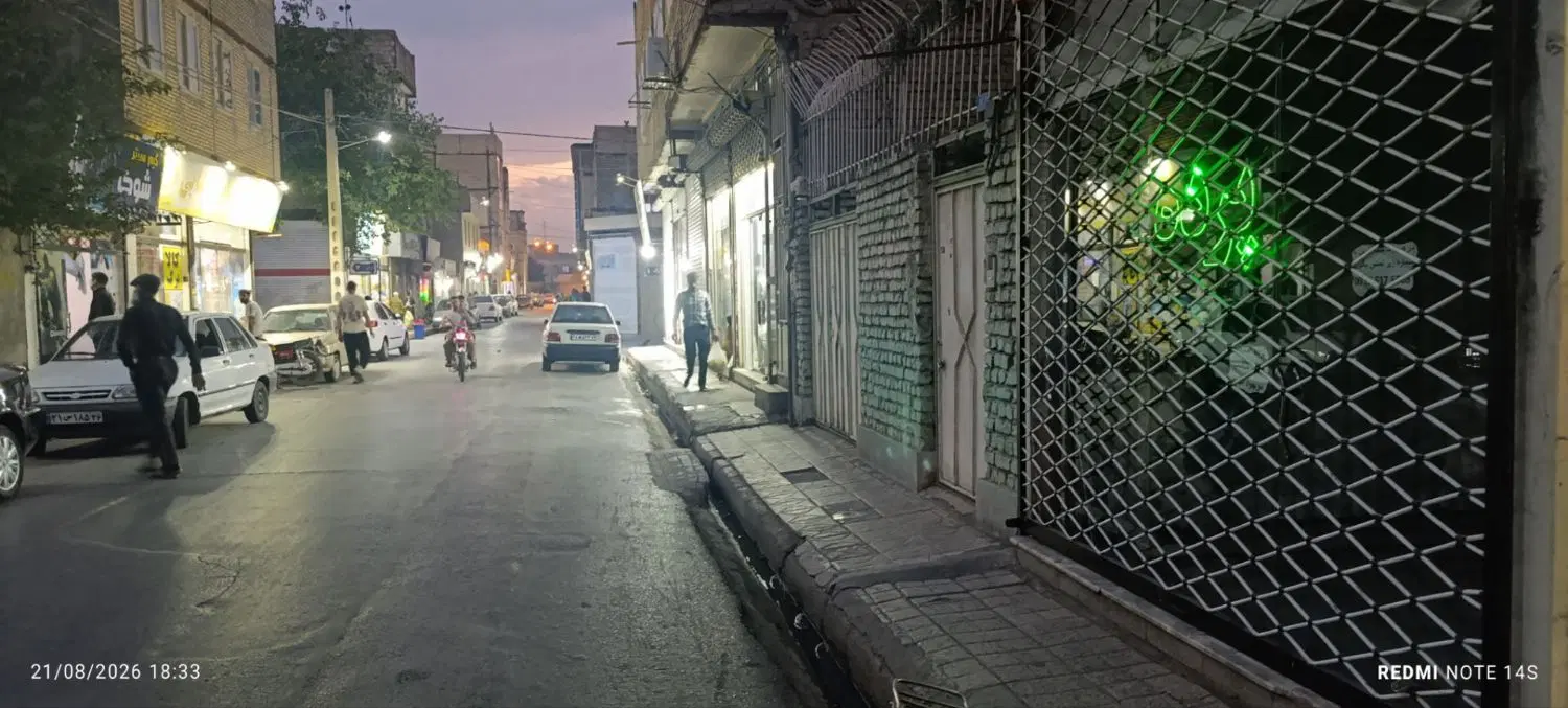 مغازه ۲۴مترپنج‌تن ۴۸ سقف بلند وبالکن دار