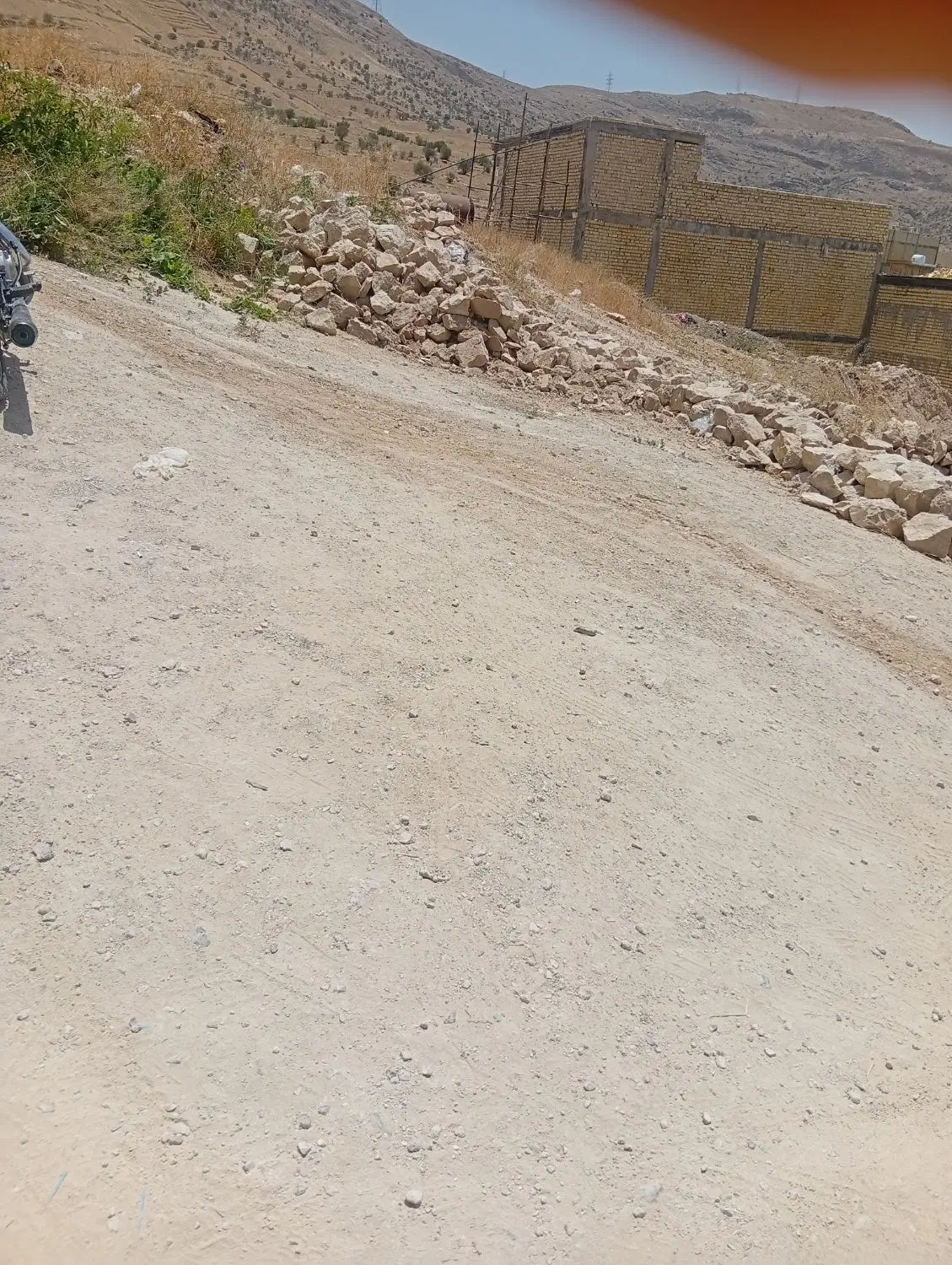 زمین فروشی