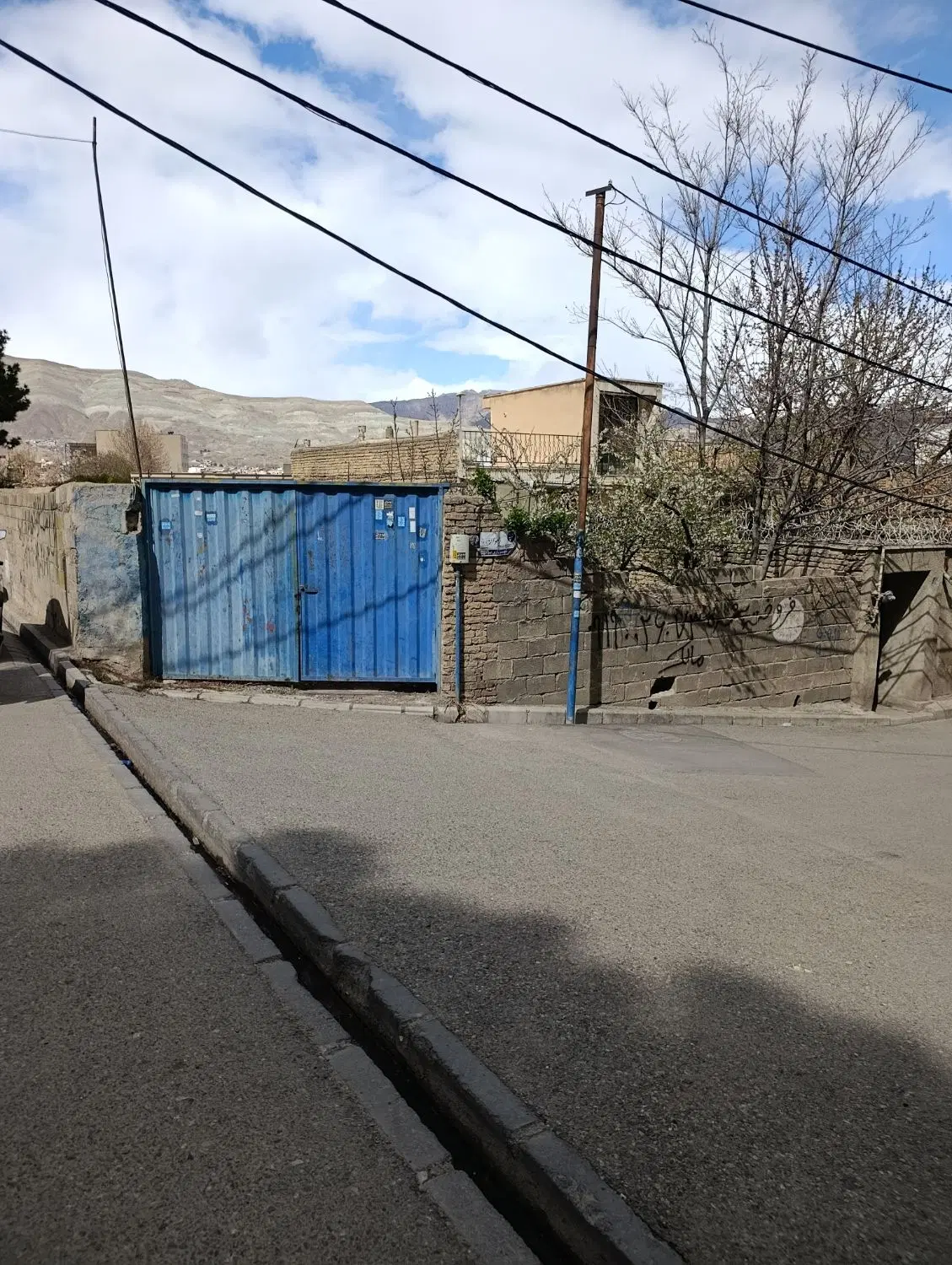 227متر کاربری مسکونی دو نبش