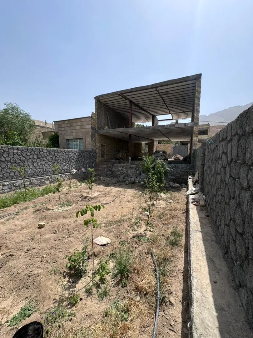 خانه باغ نیمه ساز طزرجان