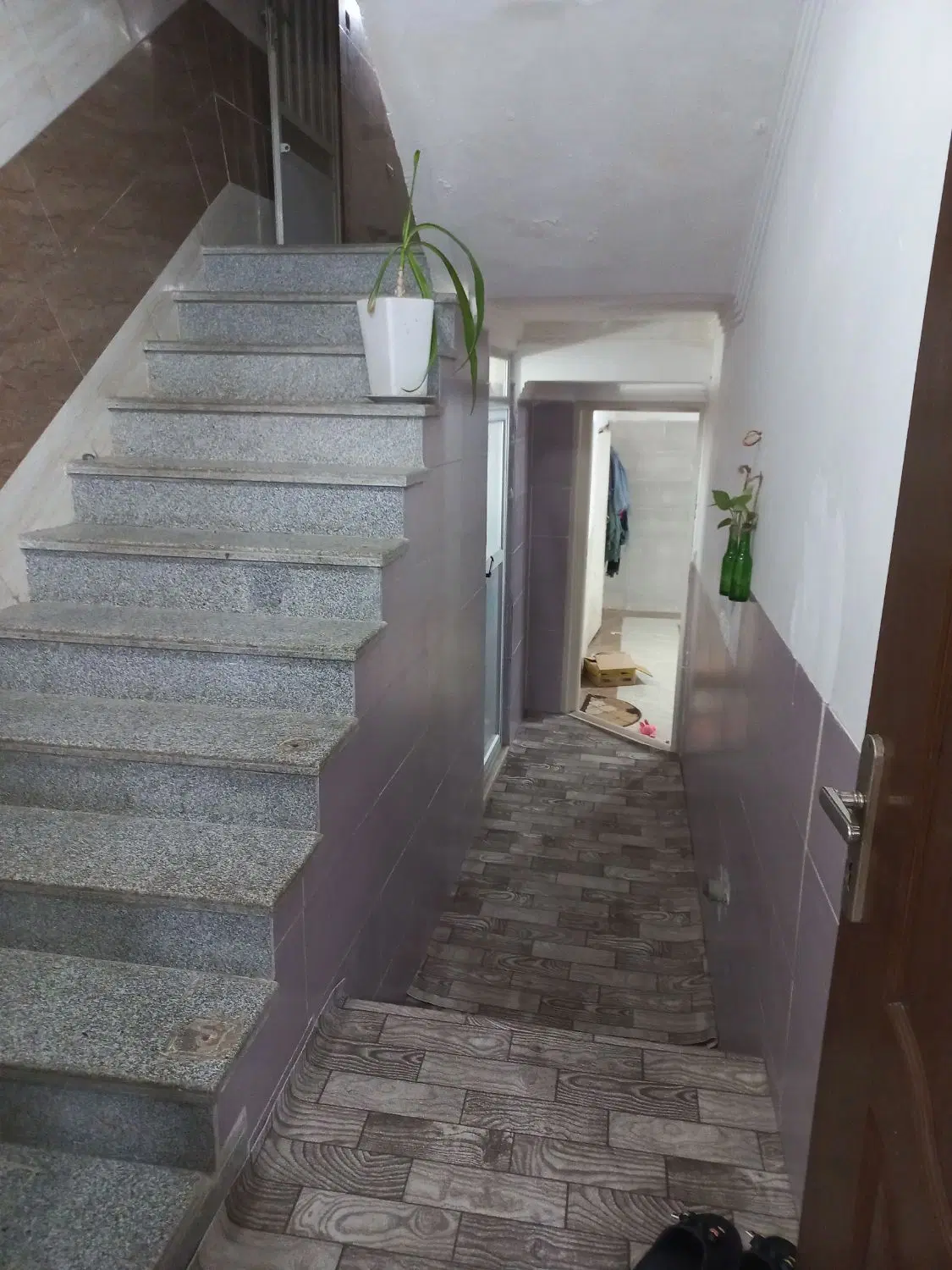 یک واحد زیرزمین دربست رهن