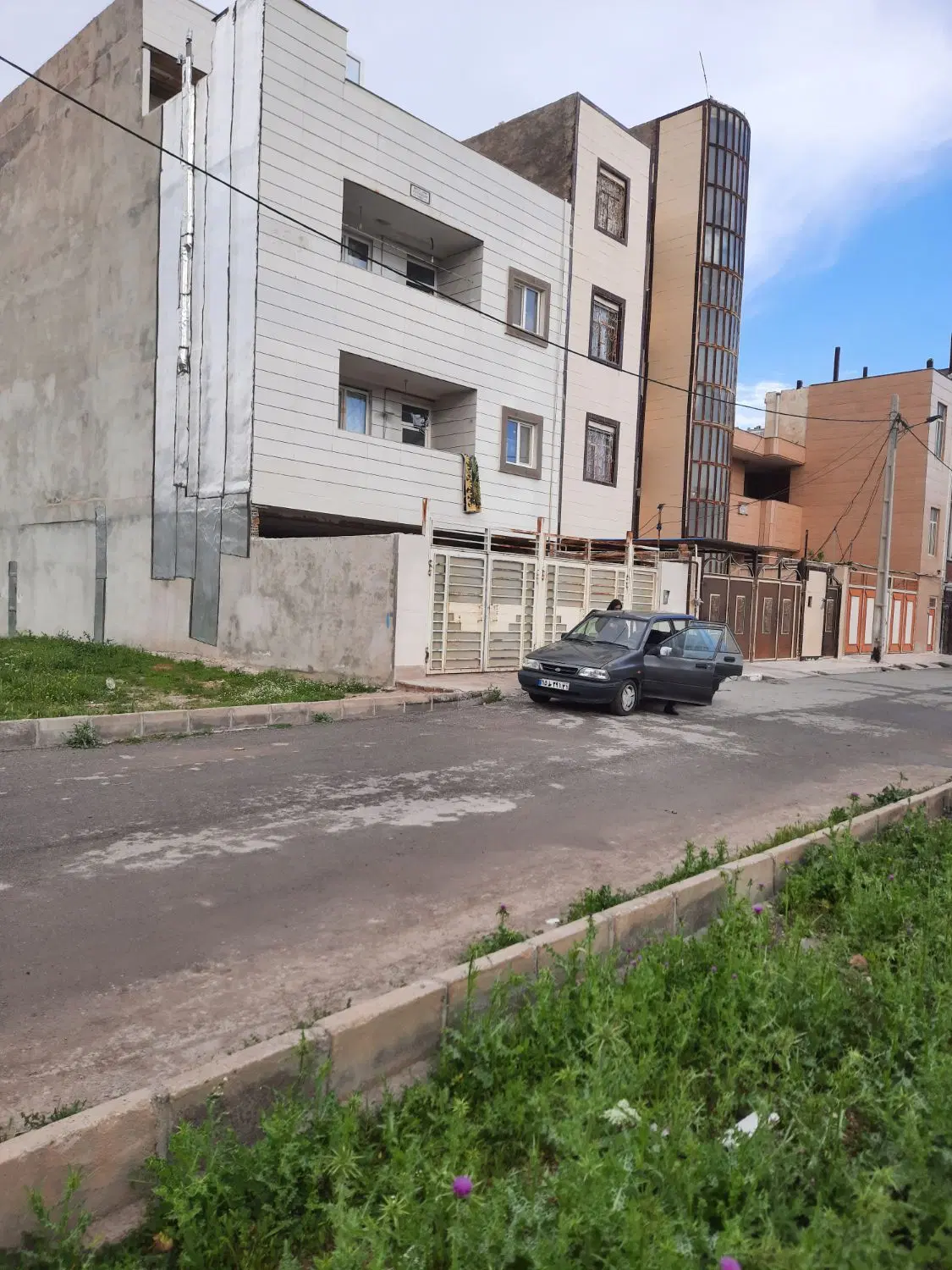 زمین گلدشت غربی