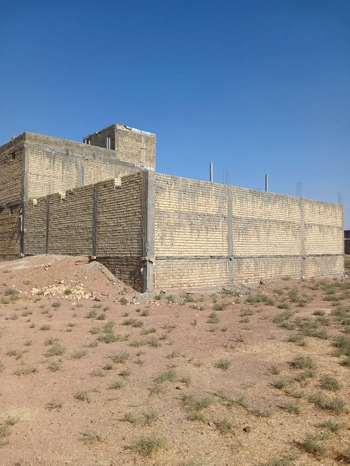 ساختمان طرهاد زمین ملکی