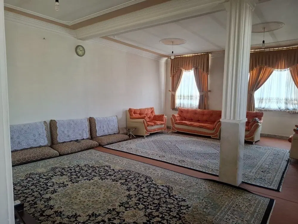 یک واحد آپارتمان 102 متری