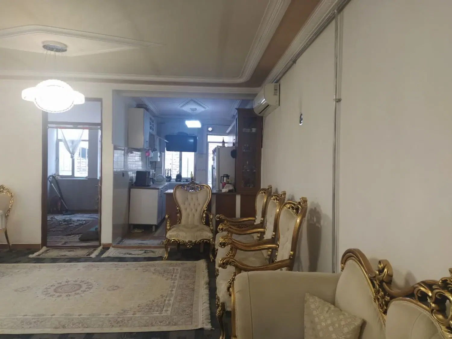 حیاط و تمام