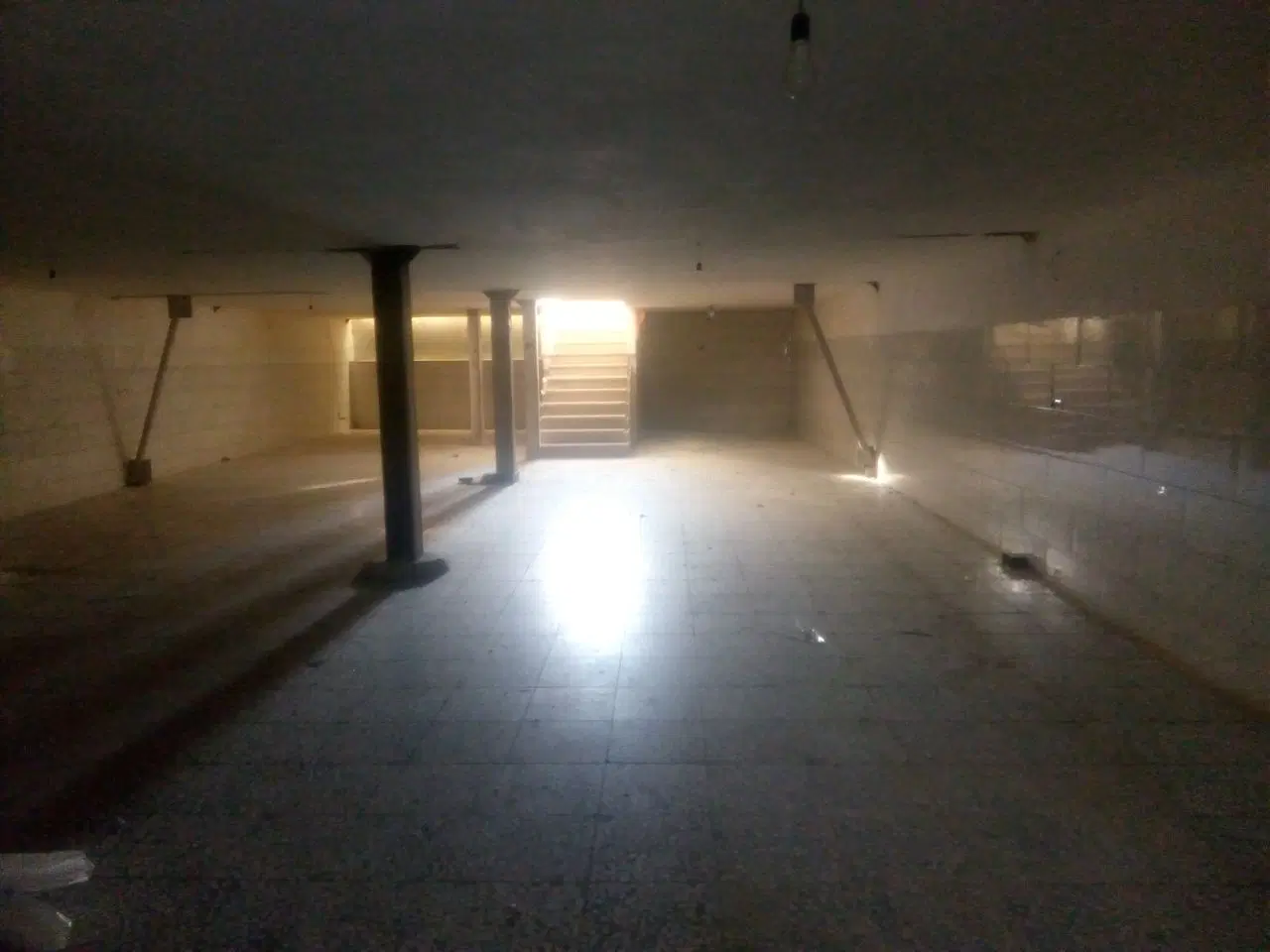 زیرزمین تجاری ۲۰۰ متری