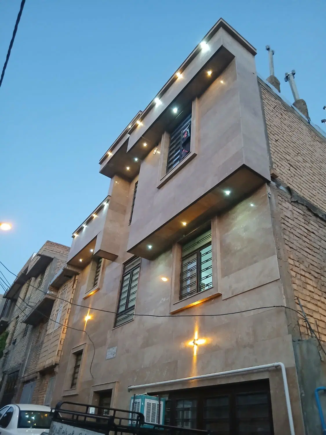 منزل مسکونی تمام کار