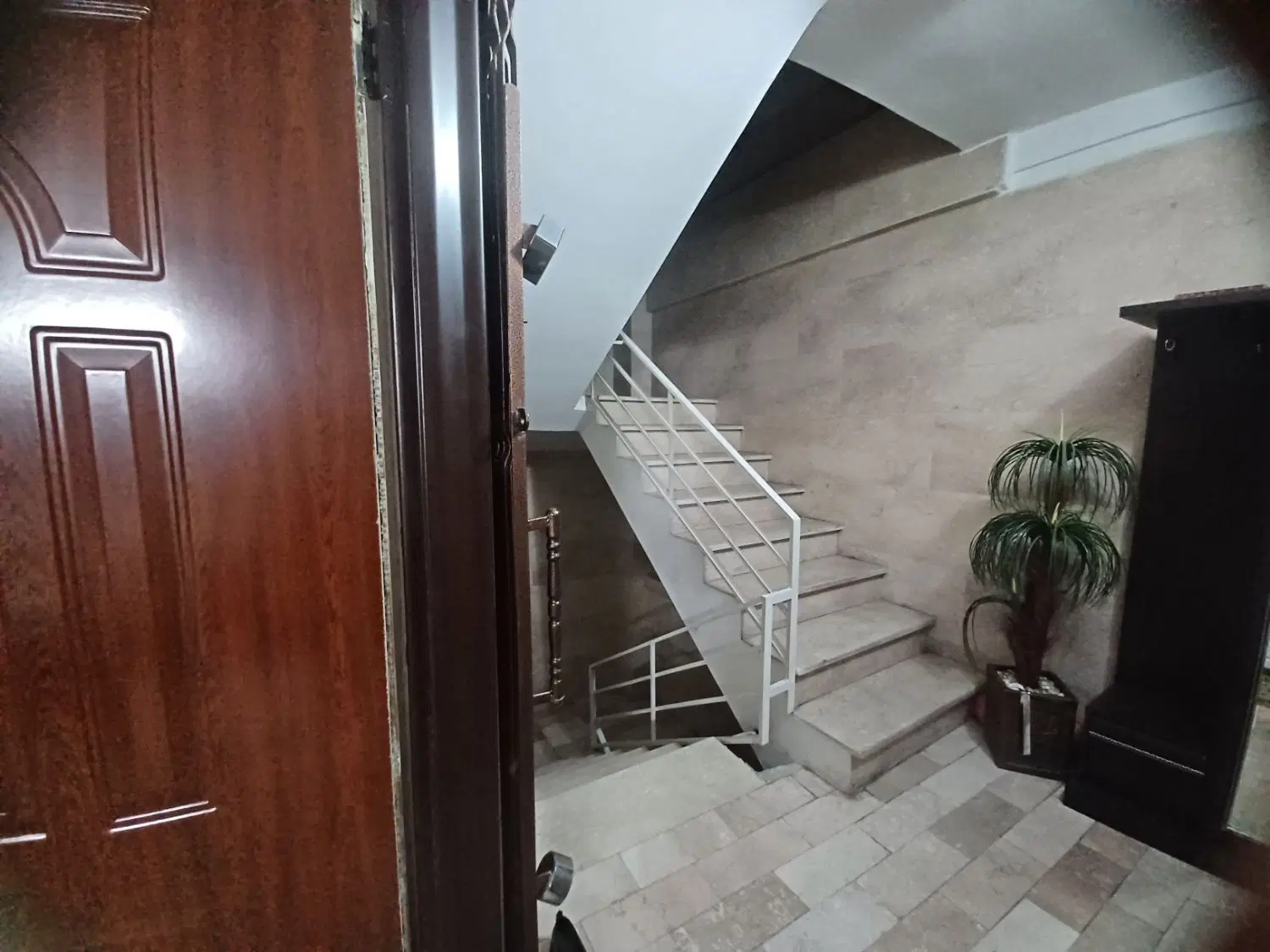 آپارتمان دوخوابه تک واحدی