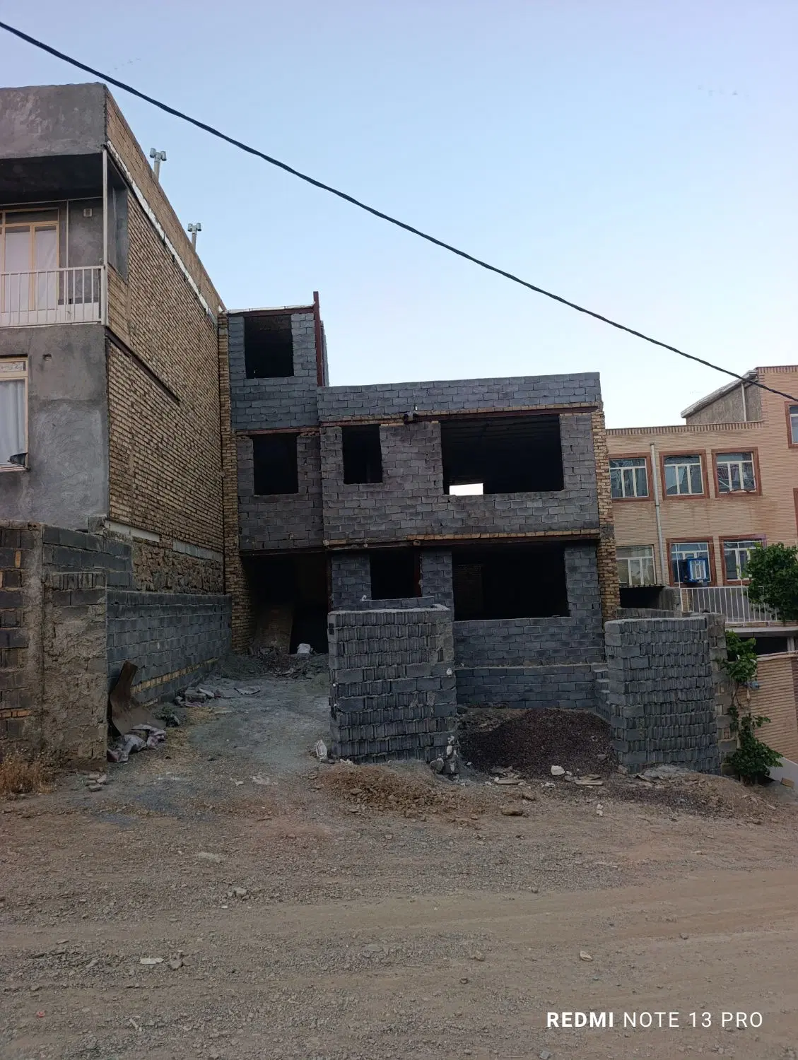 خانه نیمه کاره