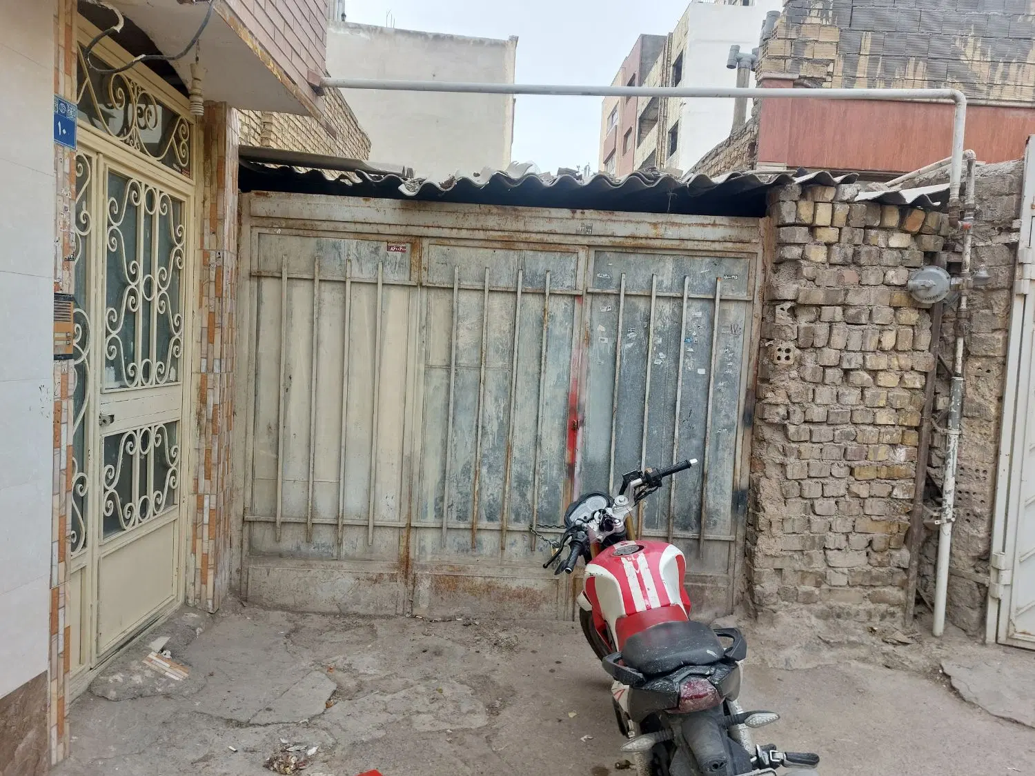 زمین قلفتی چهار دیواری