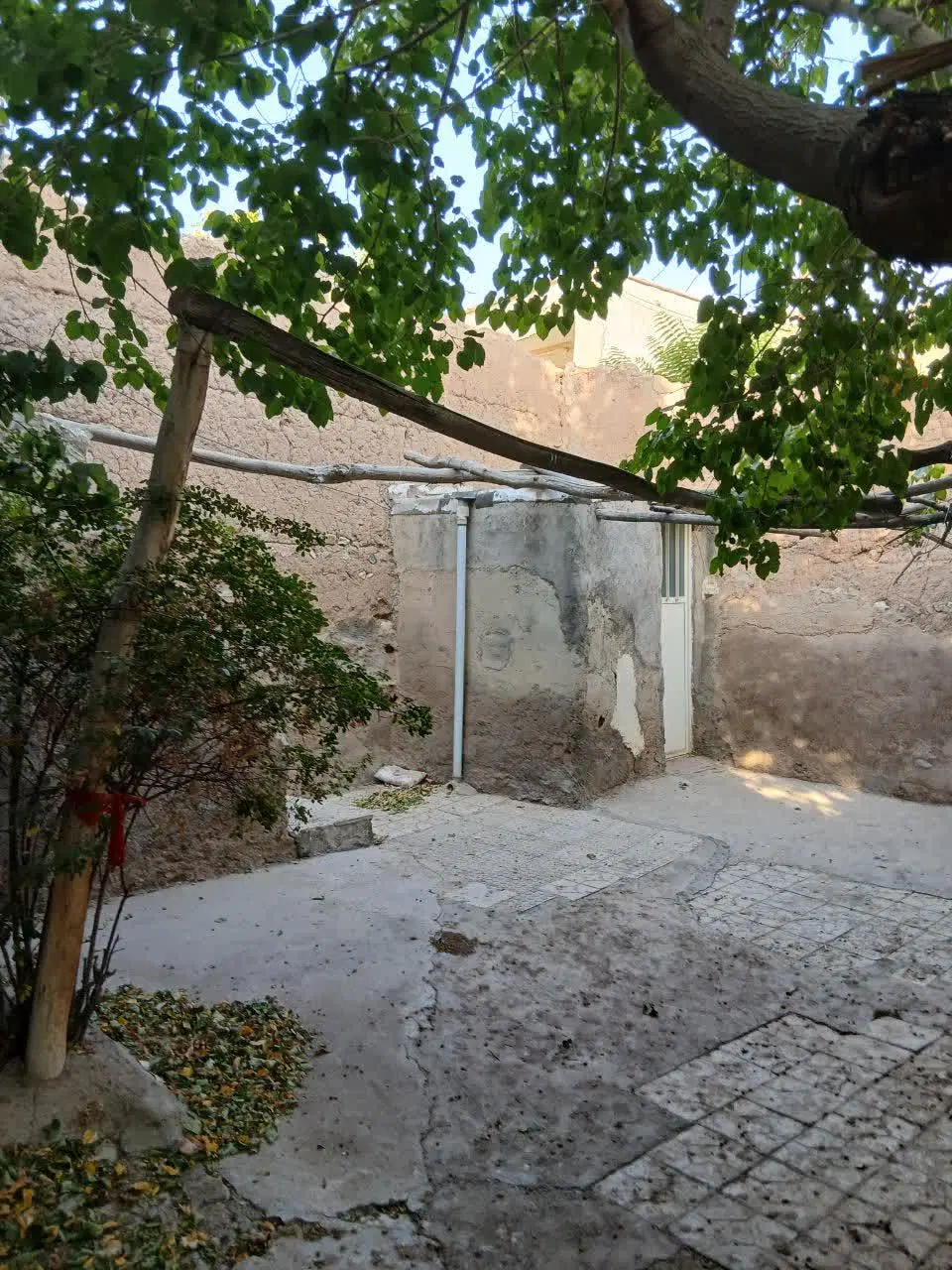 خانه فروشی تاریخی در نراق
