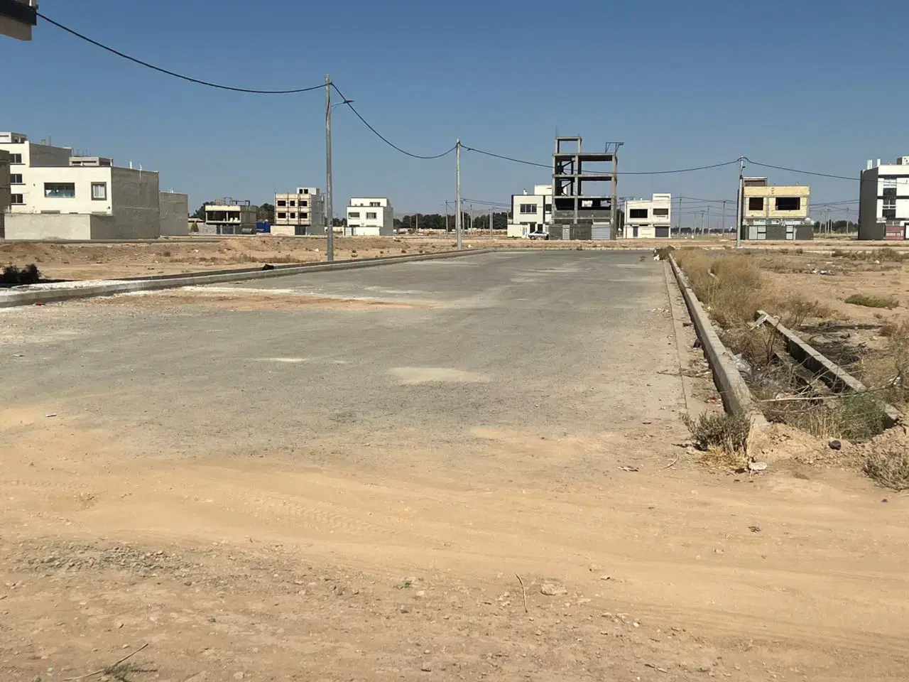 زمین تجاری ۶۶۰ متری