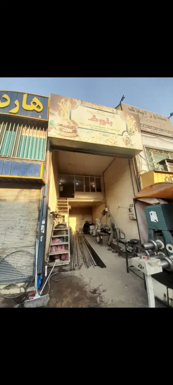 ۱۶ متر دفتر داخل بازار آهن شادآباد (مالک هستم)