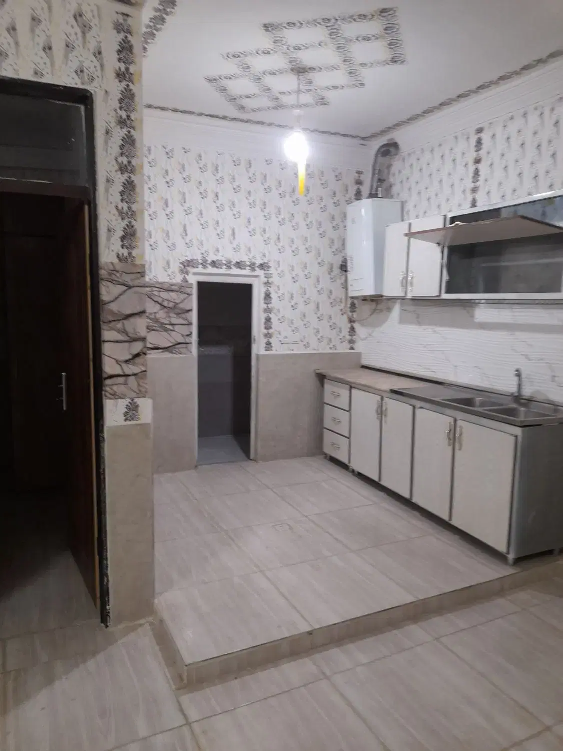 خانه اجاره ای تمیز طبقه اول حیاط مشترک