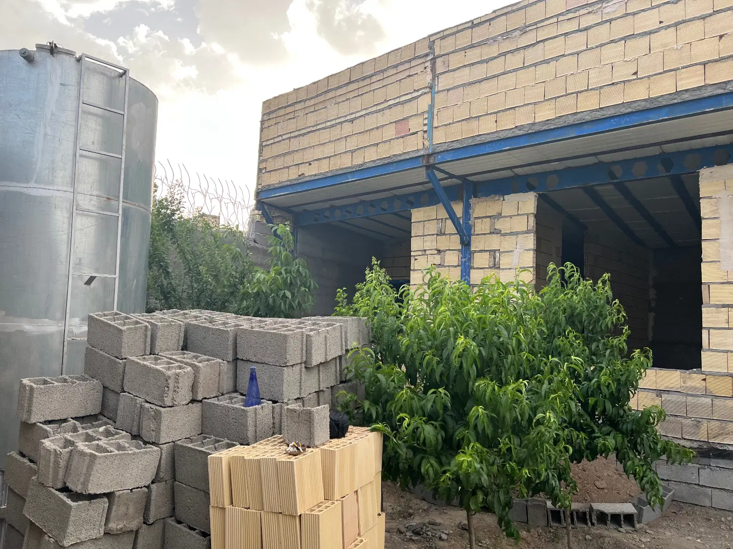 ویلایی نیمه ساخته به متراژ کل۲۰۰ متر خین عرب