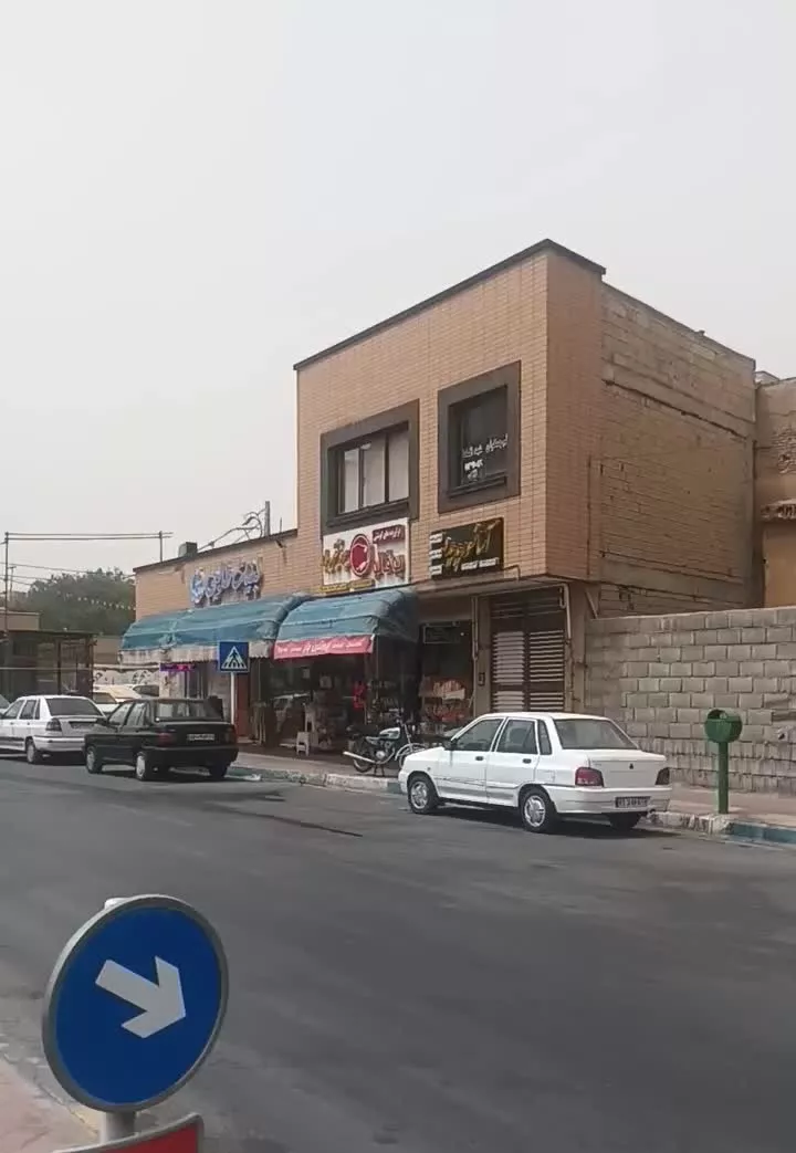 دفترکار ۴۰متری راه مجزا بالای مغازه